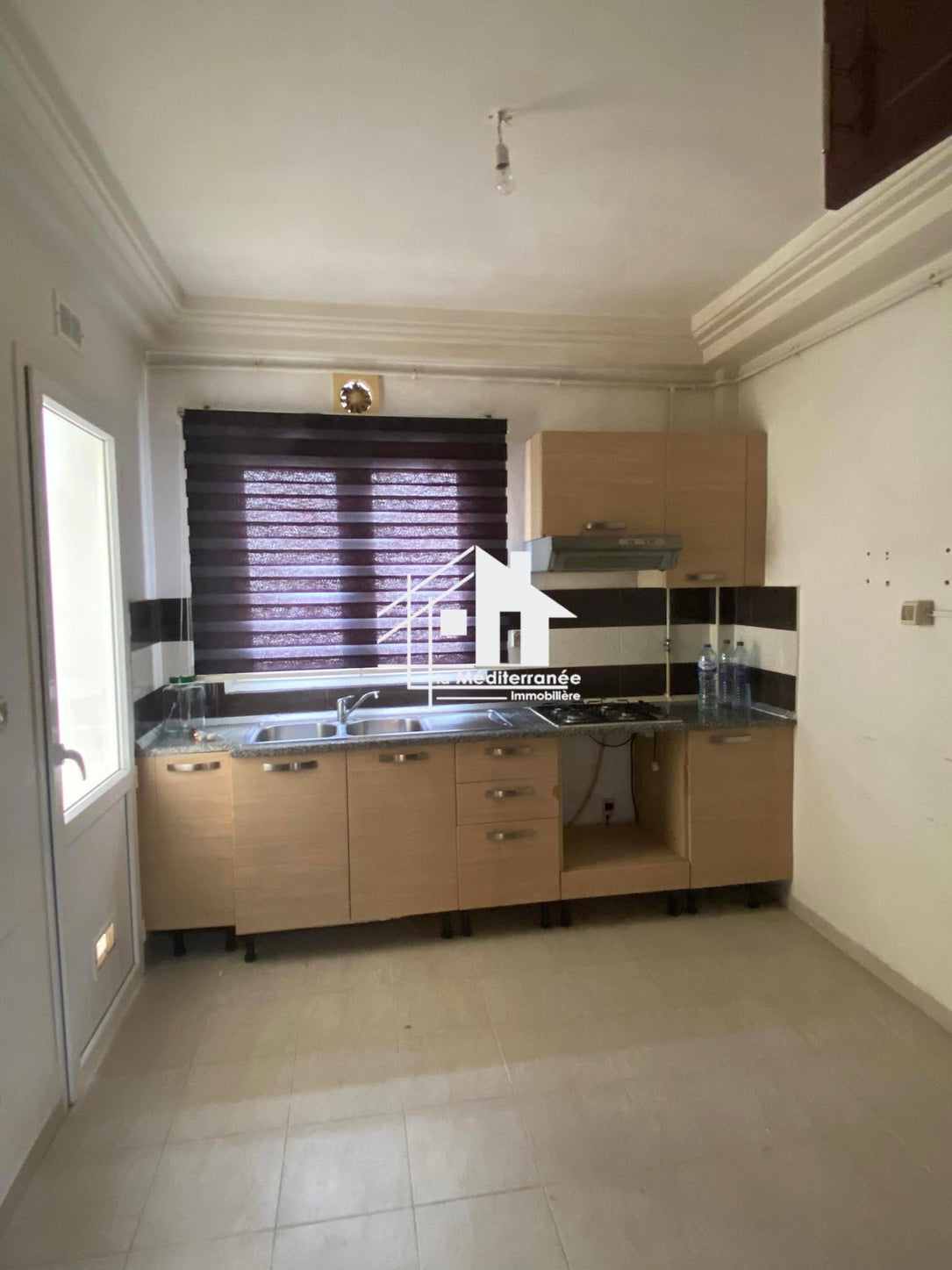 A vendre un appartement S+4 à Ezzahra