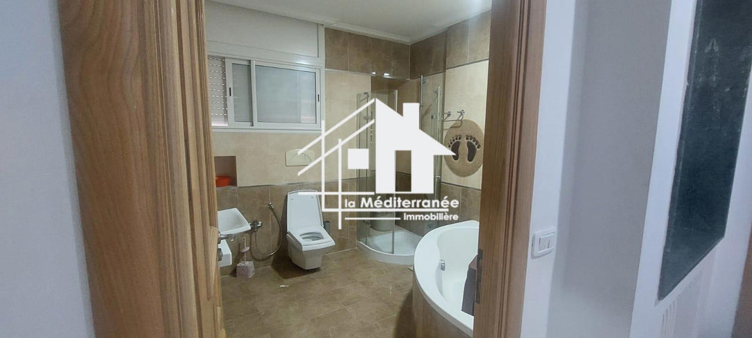 A louer villa avec piscine à l'aouina