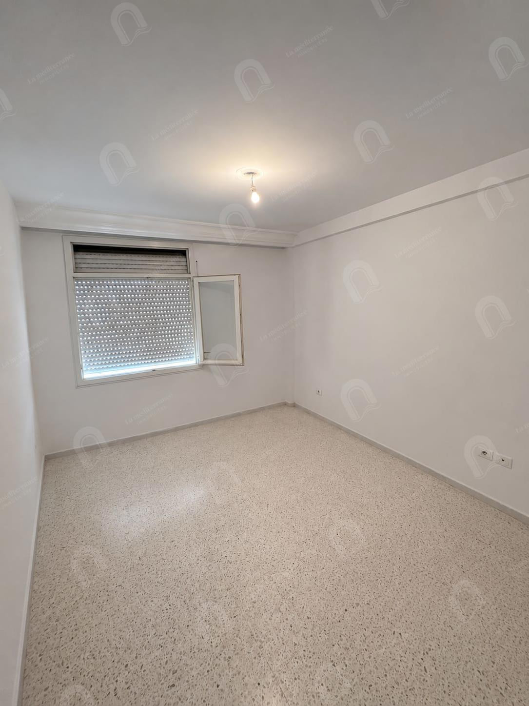 A vendre appartement S+2 situé au Rdc  au bardo 2 ras tabia