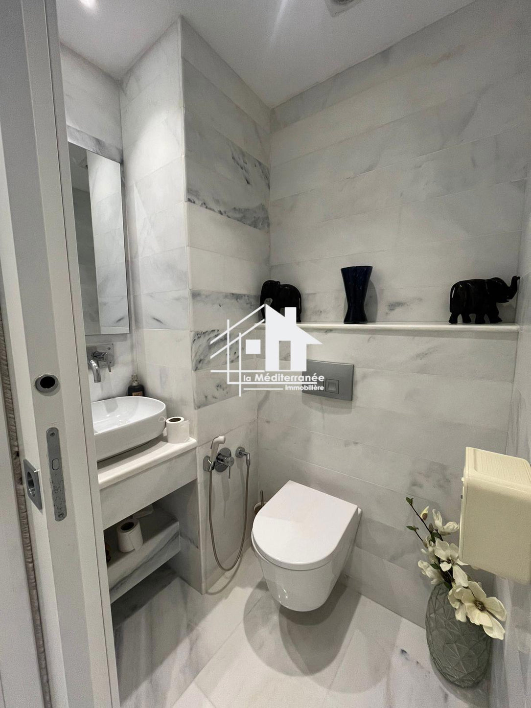 A louer un appartement s+2 vide à Gammarth touristiqie