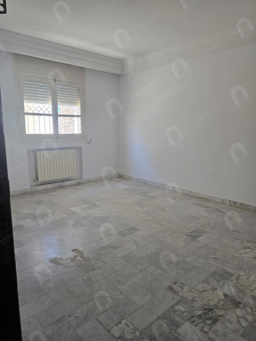 A louer un appartement S+2 situé au 1er étage