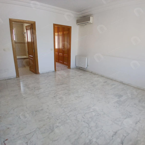 Un appartement S+4 aux Berges du Lac 2