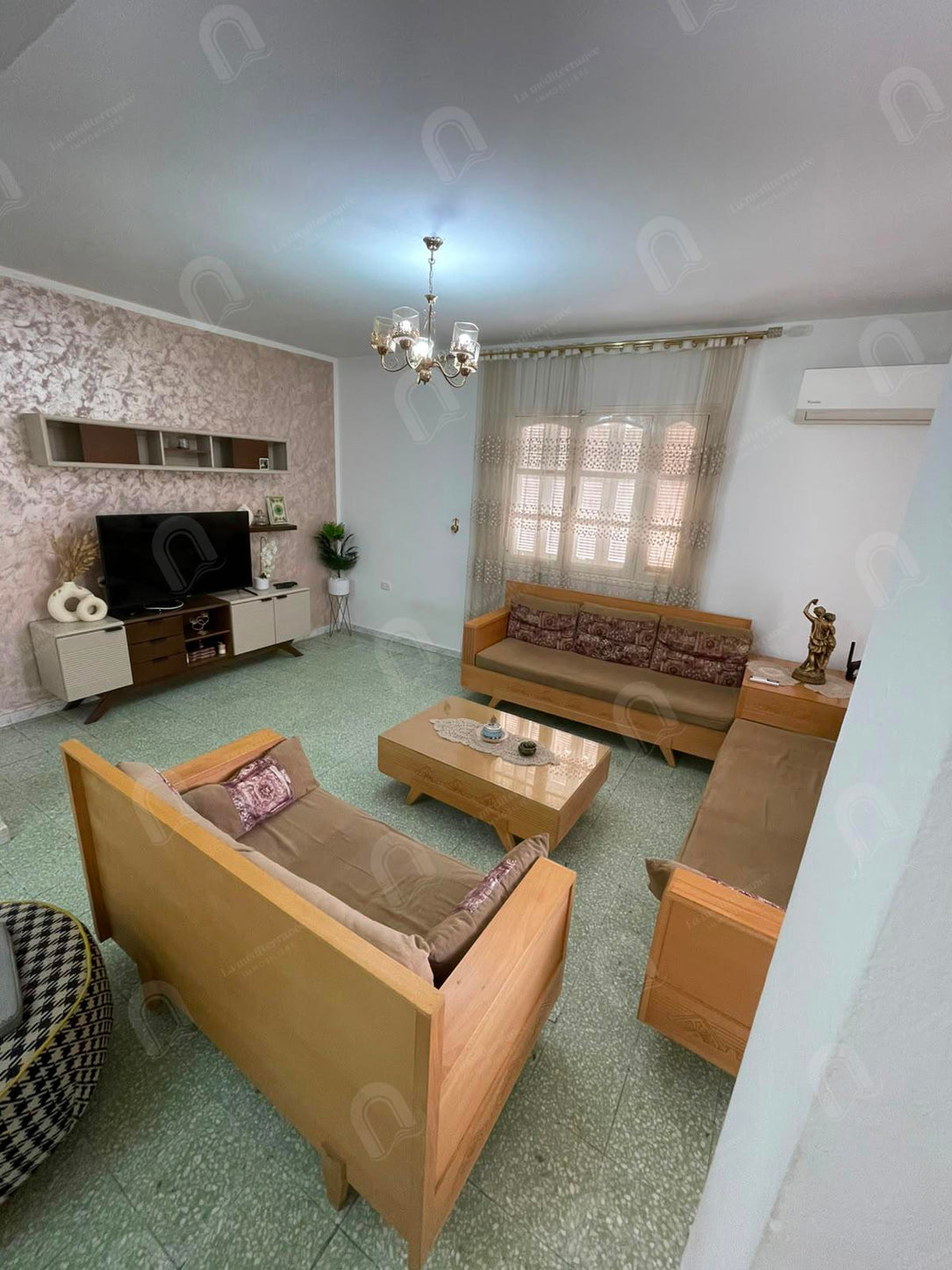 A vendre étage de villa 2S+2 Hst au bardo hedi haker