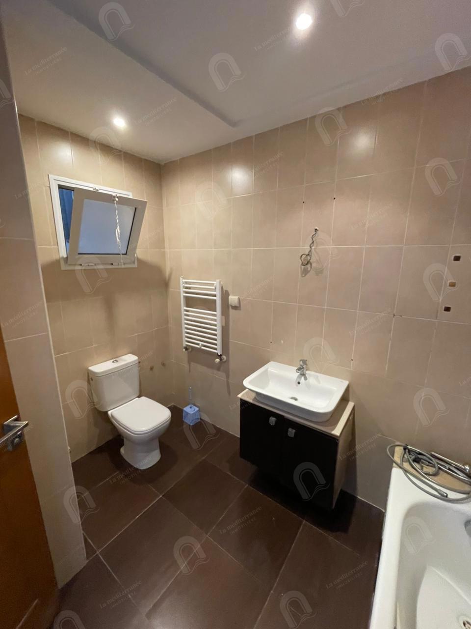 A vendre un appartement S+3 hst au bardo
