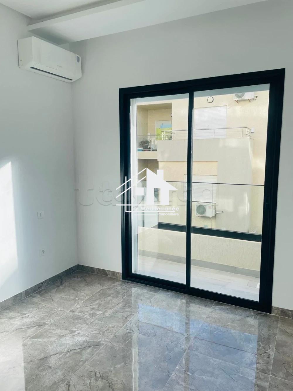 A louer appartement s1 neuf à Ennasr