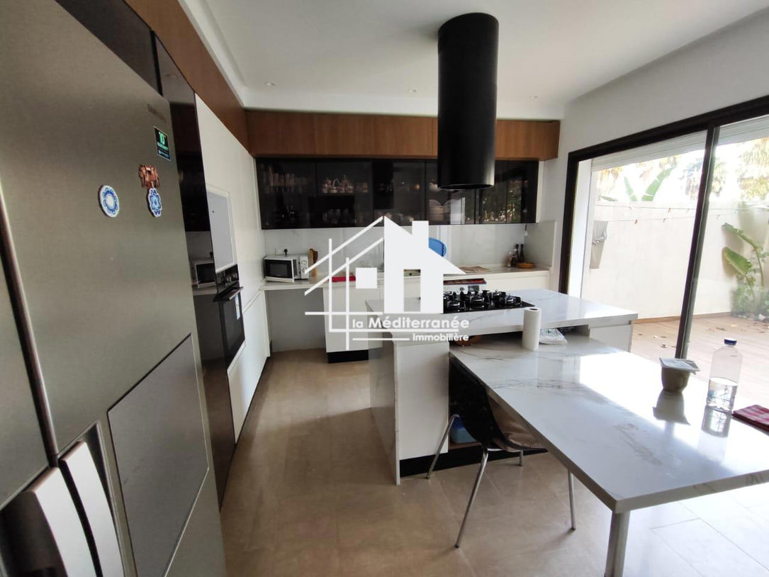 A vendre un triplex avec quatre suites à la soukra
