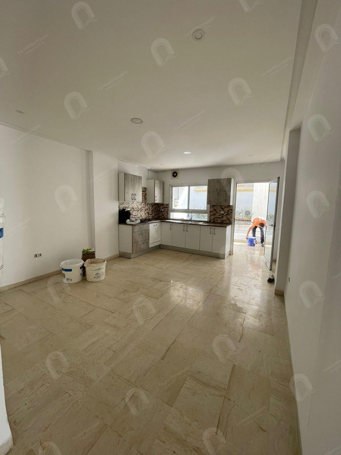 à louer un appartement s+4 aux jardins d'el menzah 2
