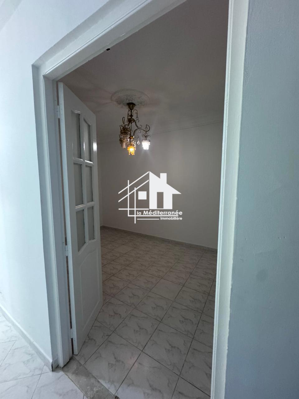 A louer un étage de villa S+2 Rdc au bardo