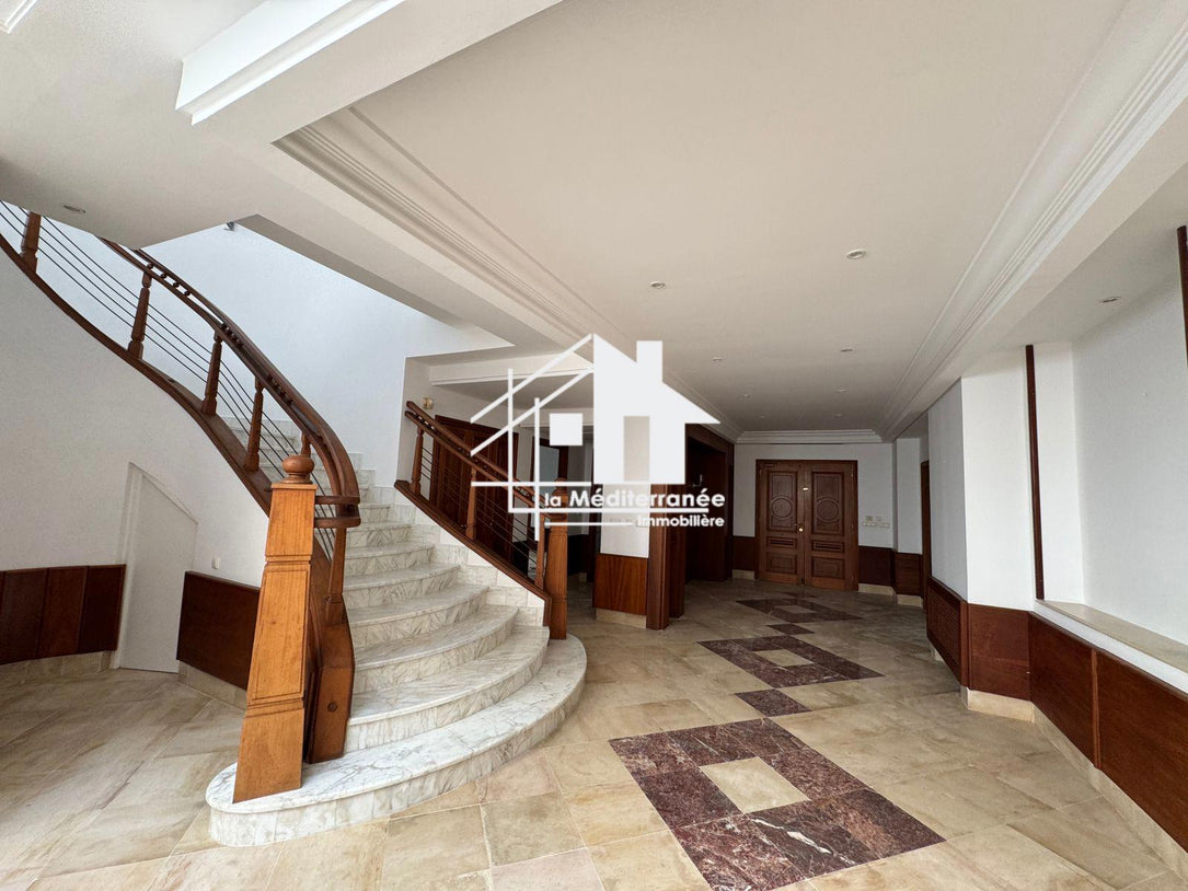 A louer une magnifique villa de maitre S+6