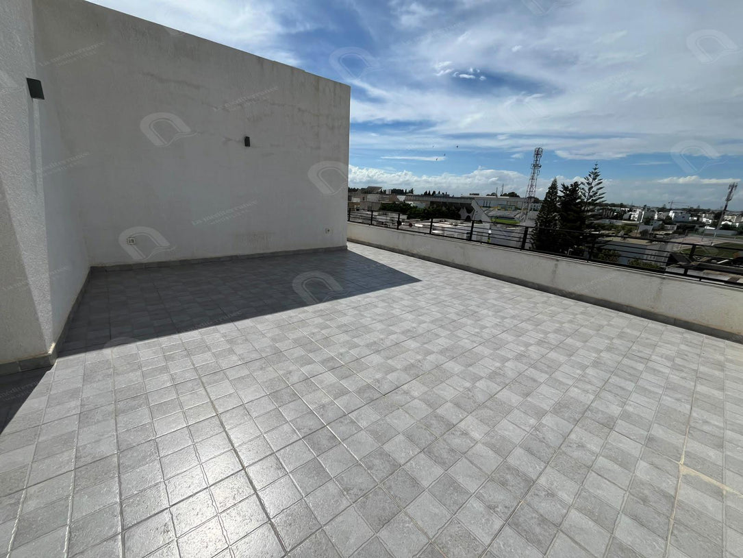 A louer duplex s+3 à La Marsa stade