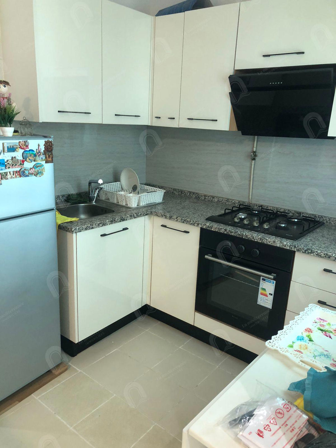a louer un appartement s+1 a cité ennaser