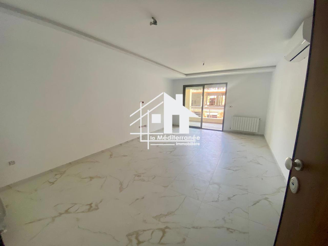 A louer s2 neuf avec place de parking