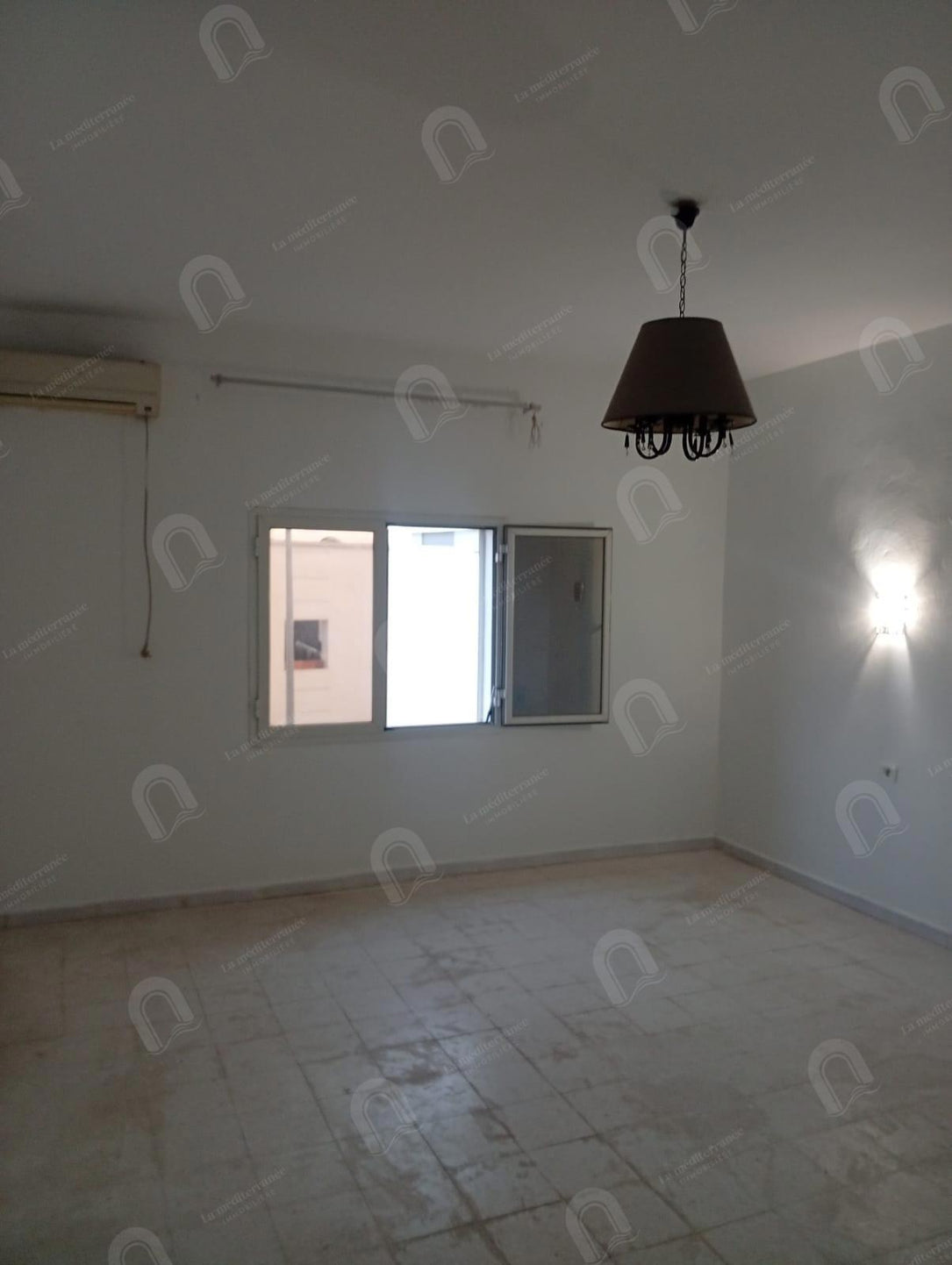 A louer un étage e villa S+2 au 1er étage