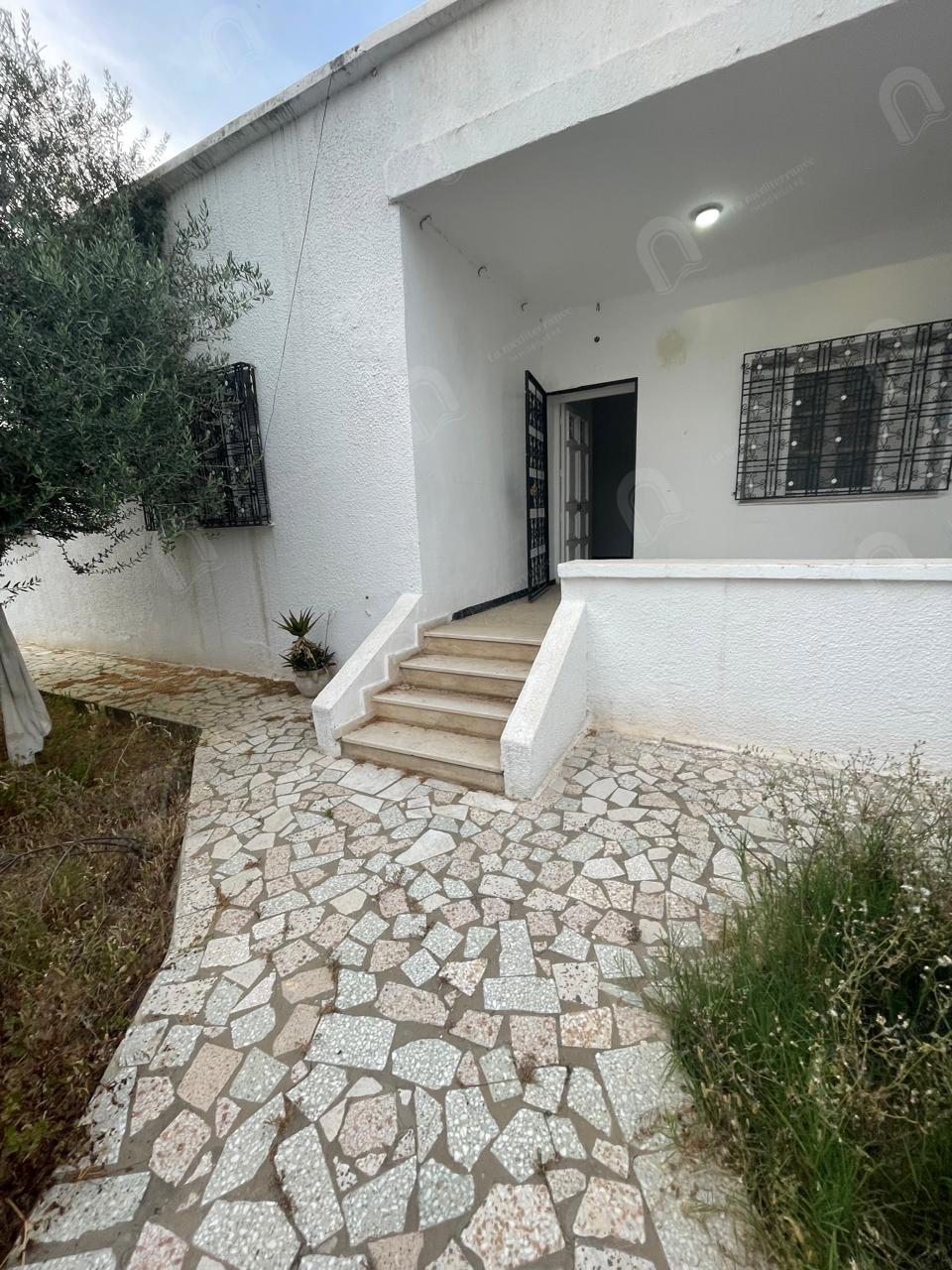 A louer une villa S+4 indépendante au bardo lahneya
