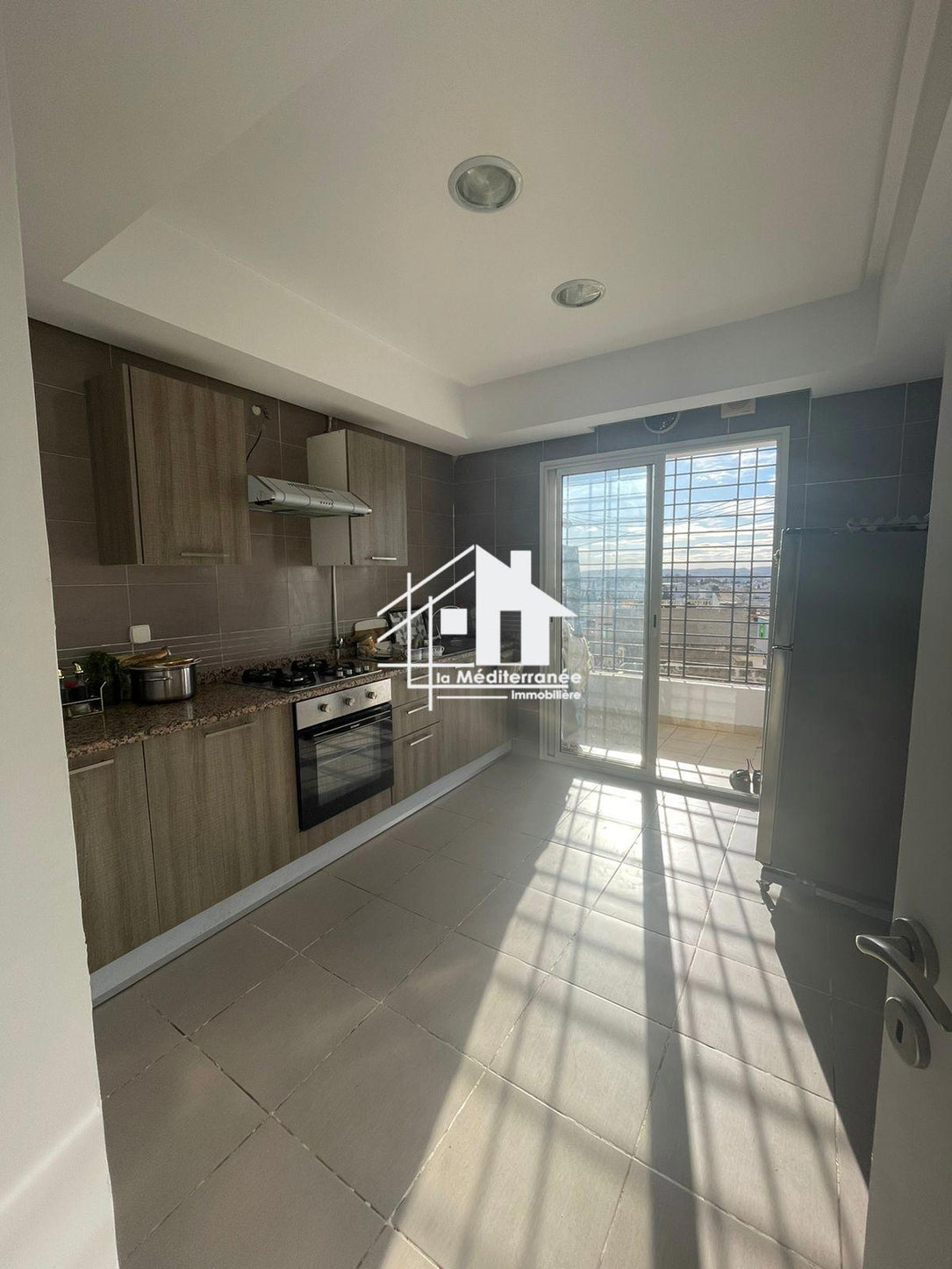 A vendre appartement S+3  au bardo 2 ras tabia