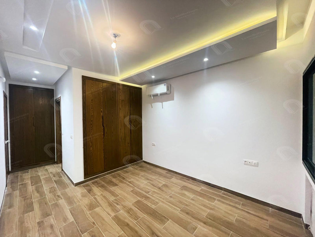 A vendre un appartement S2 neuf à Chotrana 1