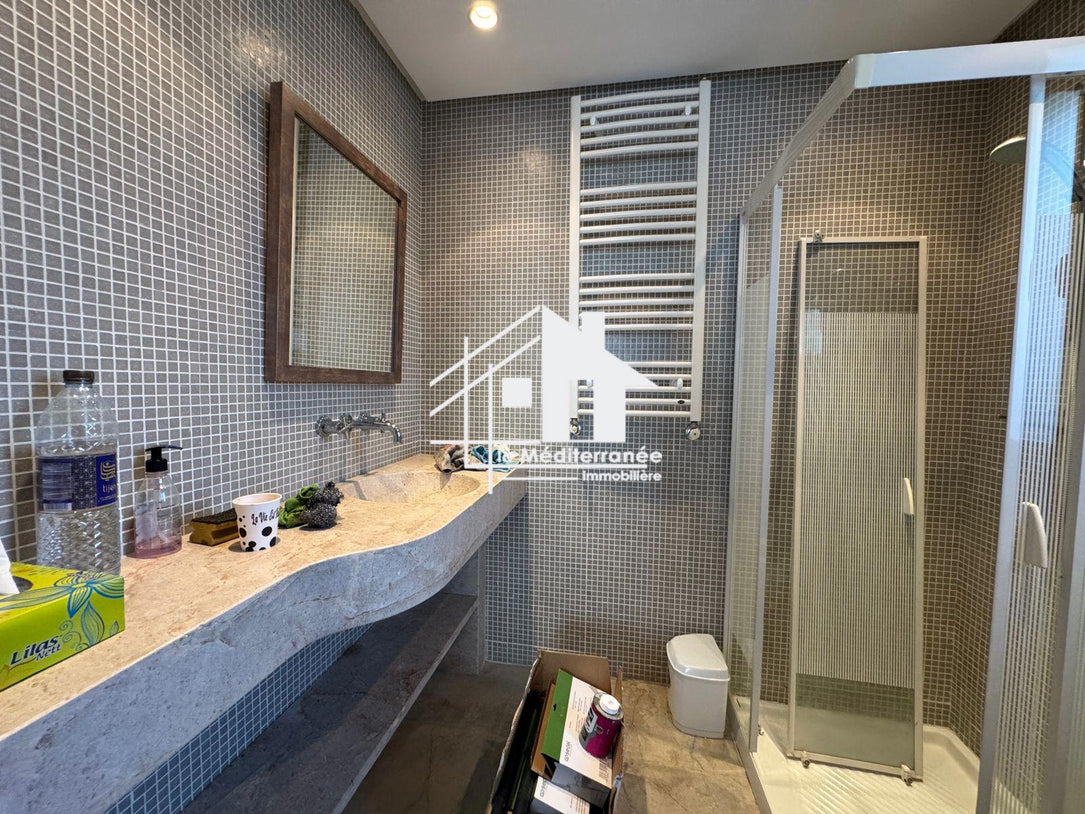 Une magnifique villa S+5 avec piscine au Lac 2