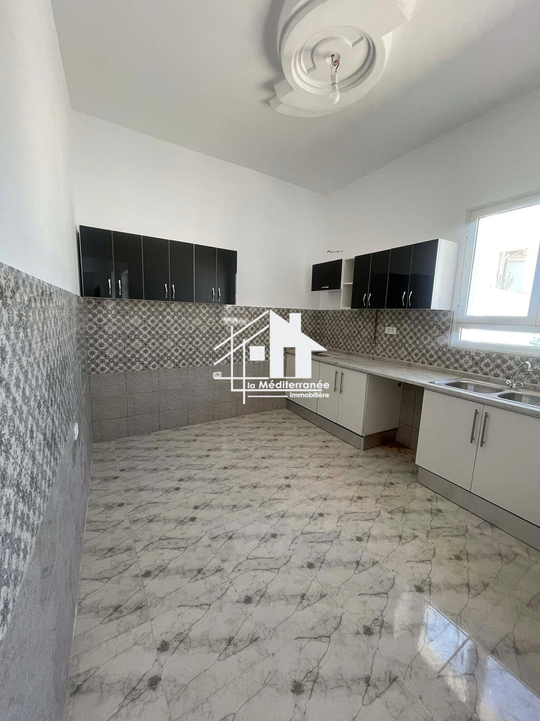 Etage de villa s+2 jamais habité à Taher sfar