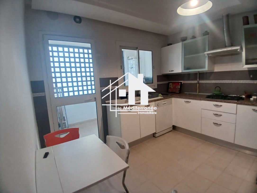 A louer s+3 meublé à Marsa plage