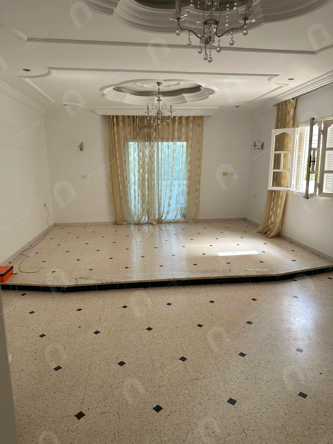 A louer un étage de villa S+3 situé au 1er étage