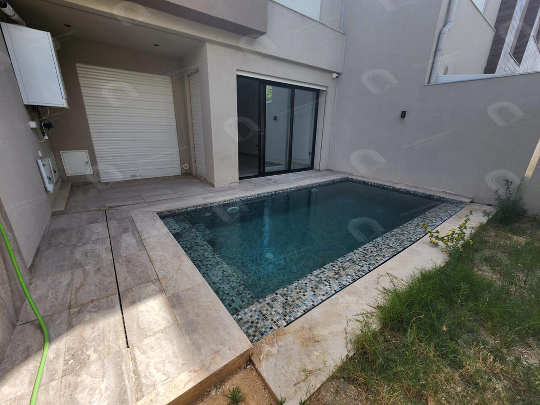 Villas d'exception avec piscine de trois niveaux en compound privé