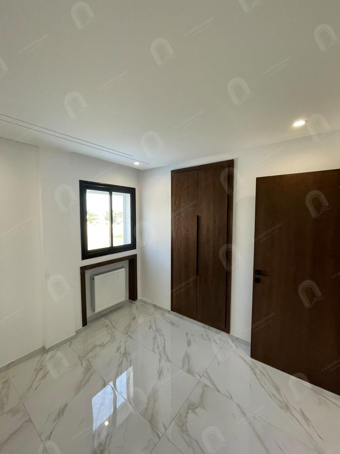 A vendre un appartement S+3 hst jamais habité