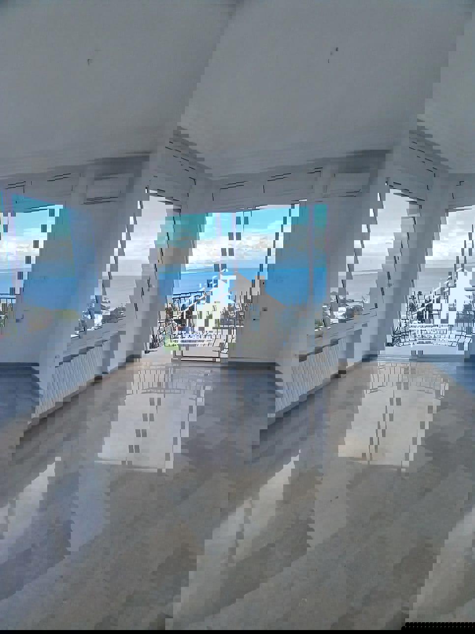 A louer Villa S+5 à la Marsa