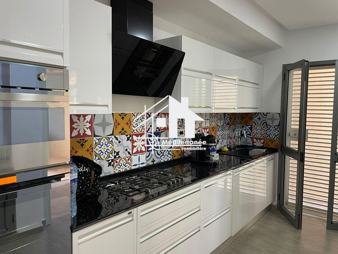 Une villa S+4 à Gammarth