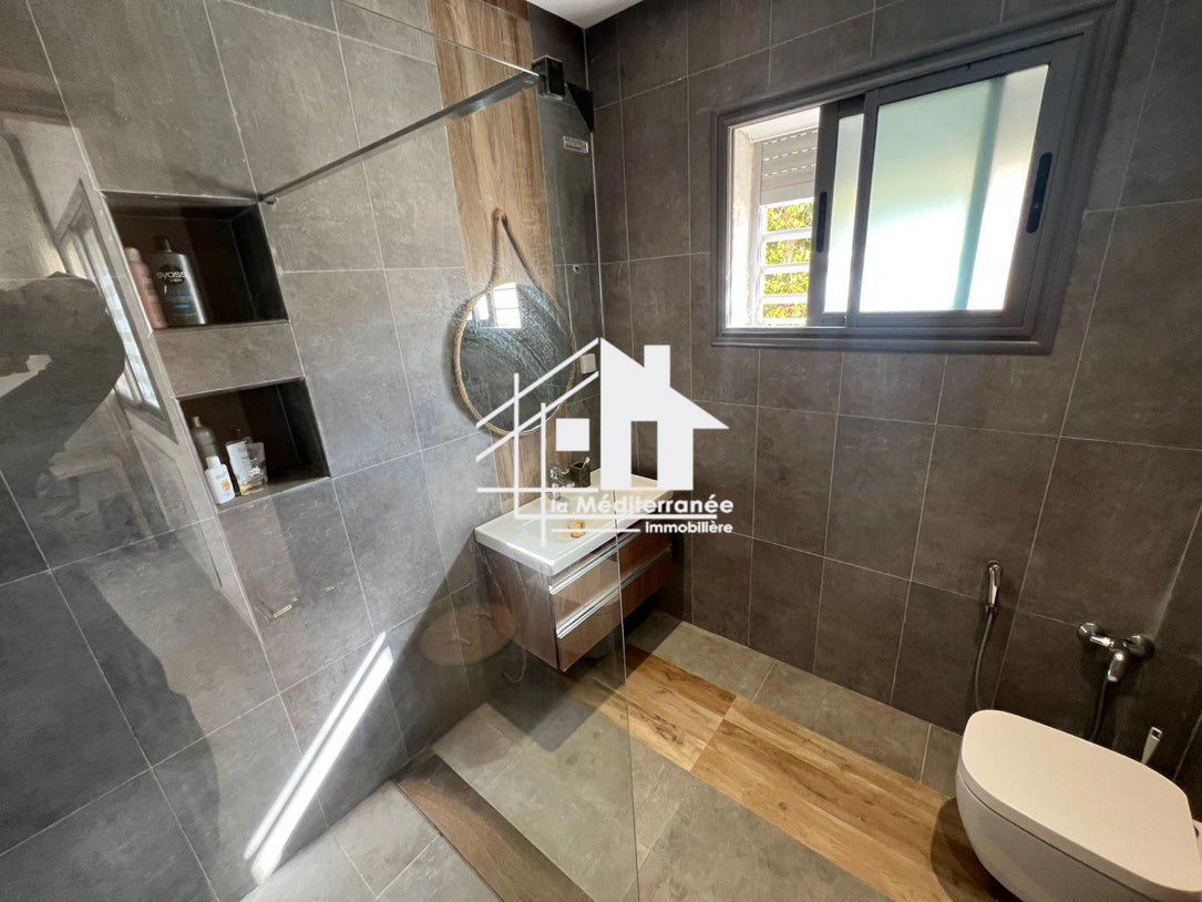 A louer une luxueuse villa plain pied avec piscine