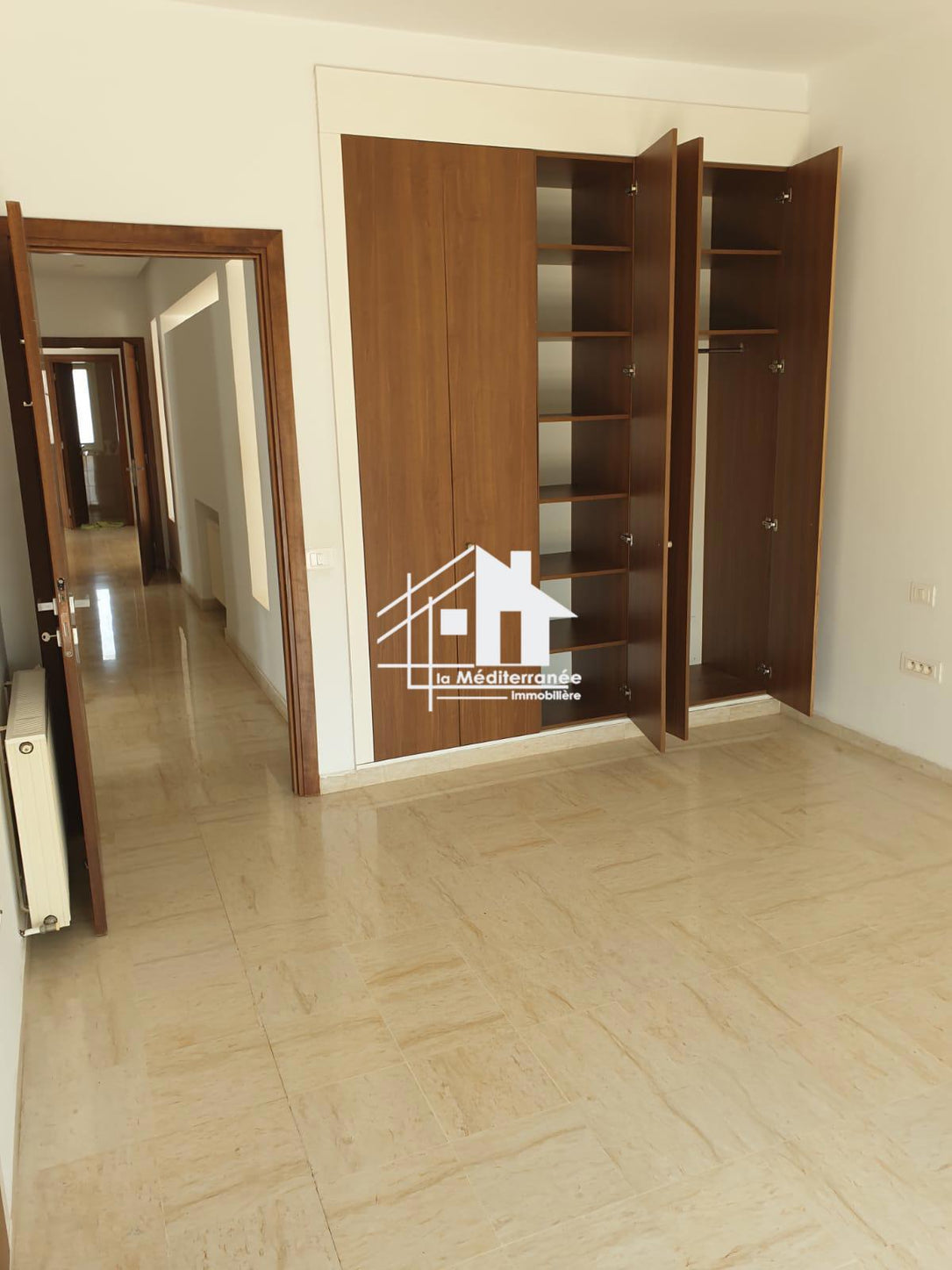 À louer étage de villa S+3 aux Jardins de Carthage avec place de parking