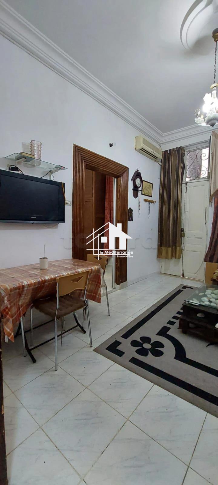 A louer appartement S+1 meublé à place Barcelone, Tunis