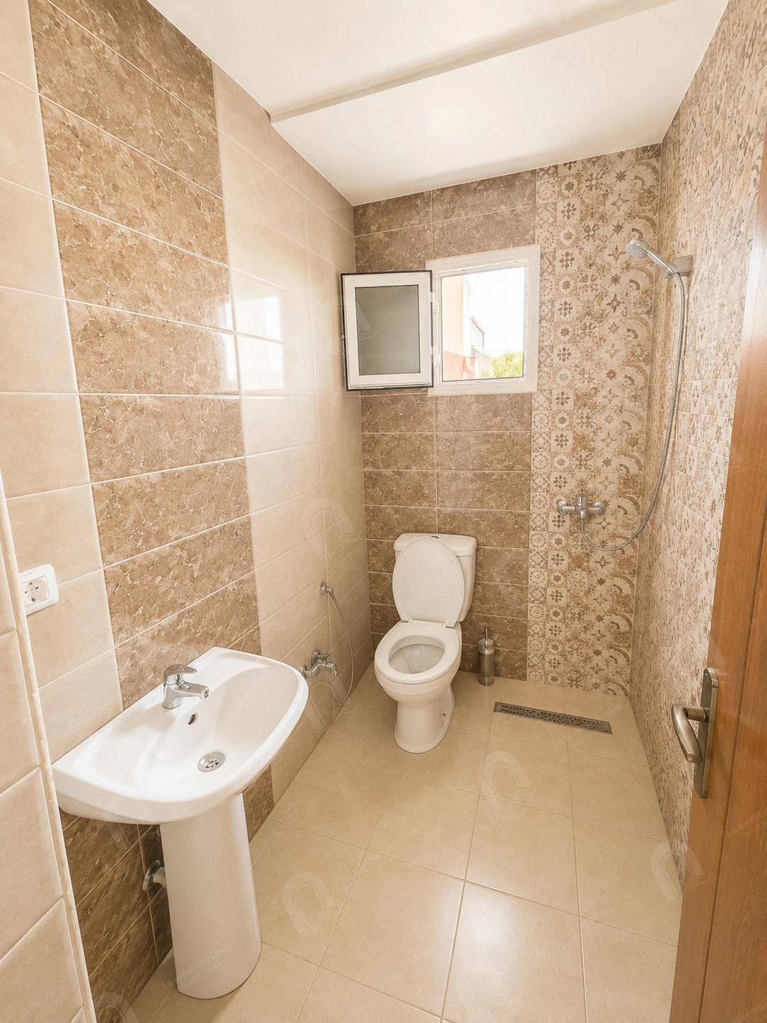 A louer étage de villa S+2 meublé situé au 2ème étage au bardo