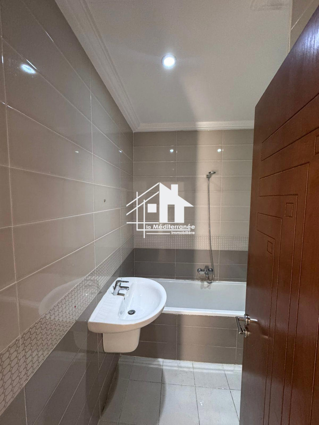 A louer appartement S+2 hst à manouba