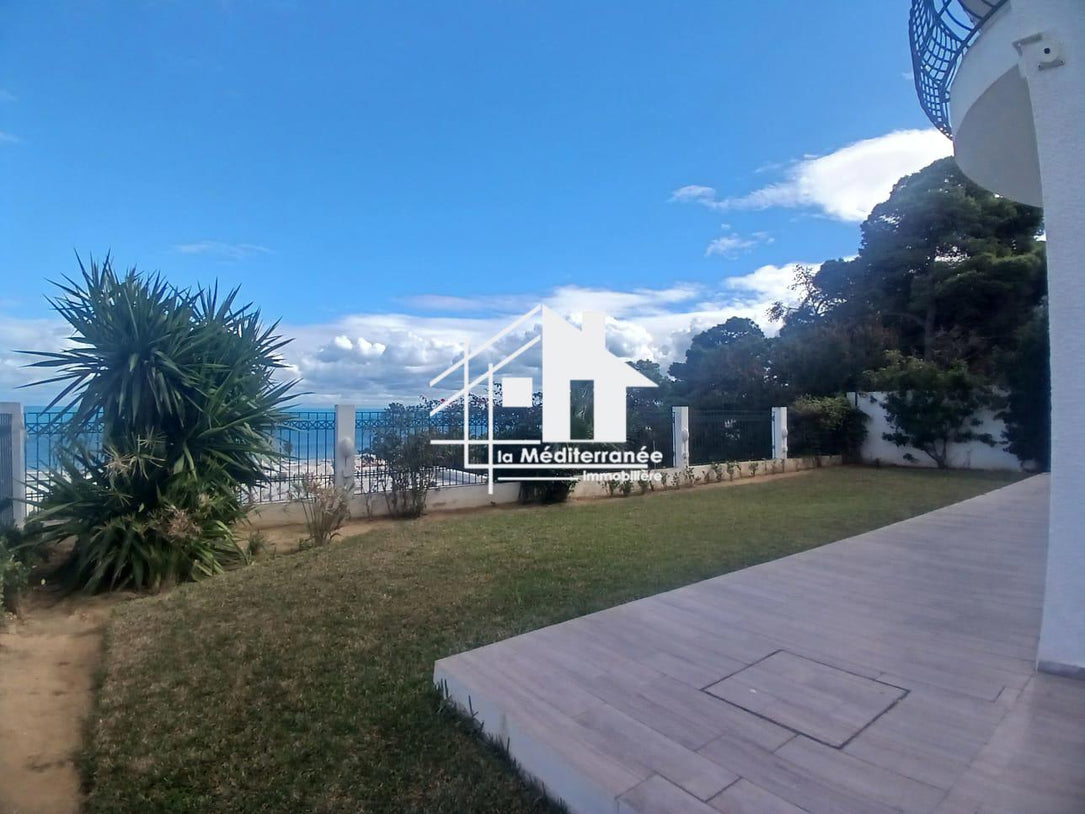A louer Villa S+5 à la Marsa