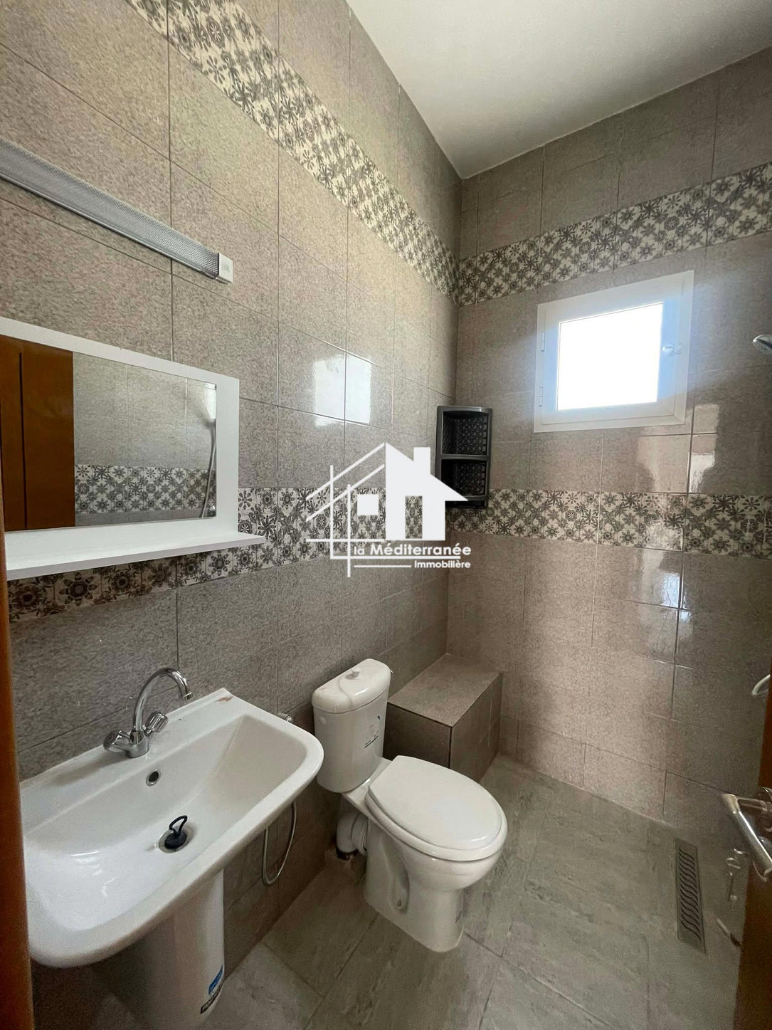 Etage de villa s+2 jamais habité à Taher sfar