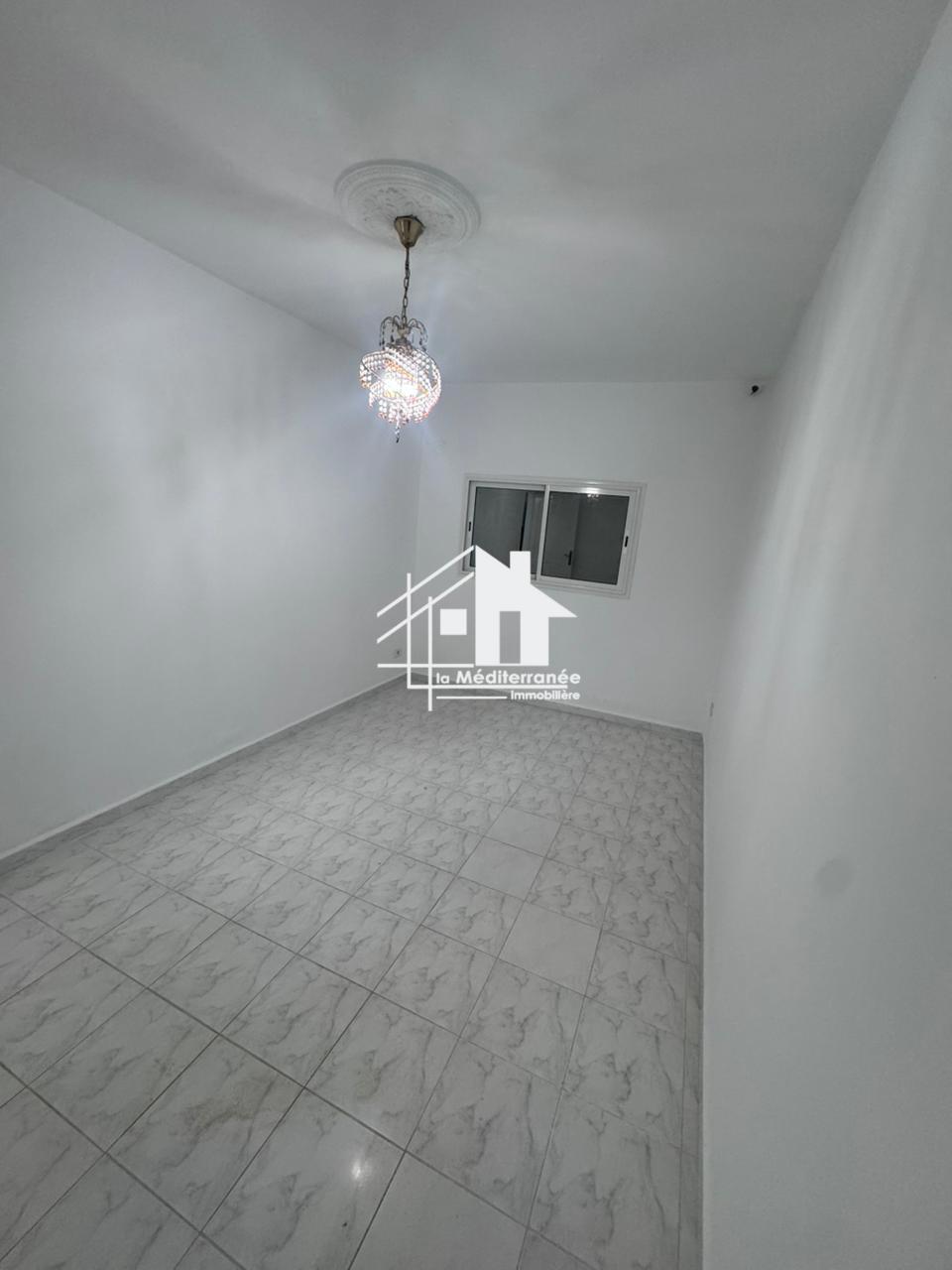 A louer un étage de villa S+2 Rdc au bardo