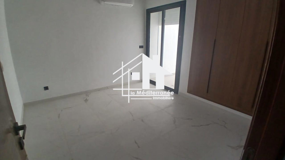 A vendre un appartement RDC S+2