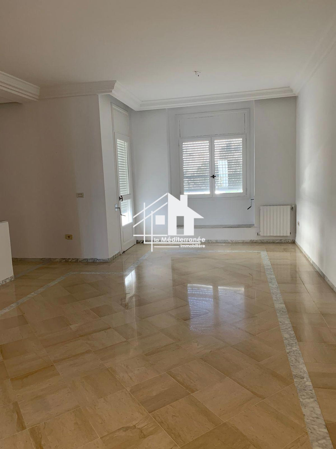 A vendre  un appartement s+3 à cite ennaser