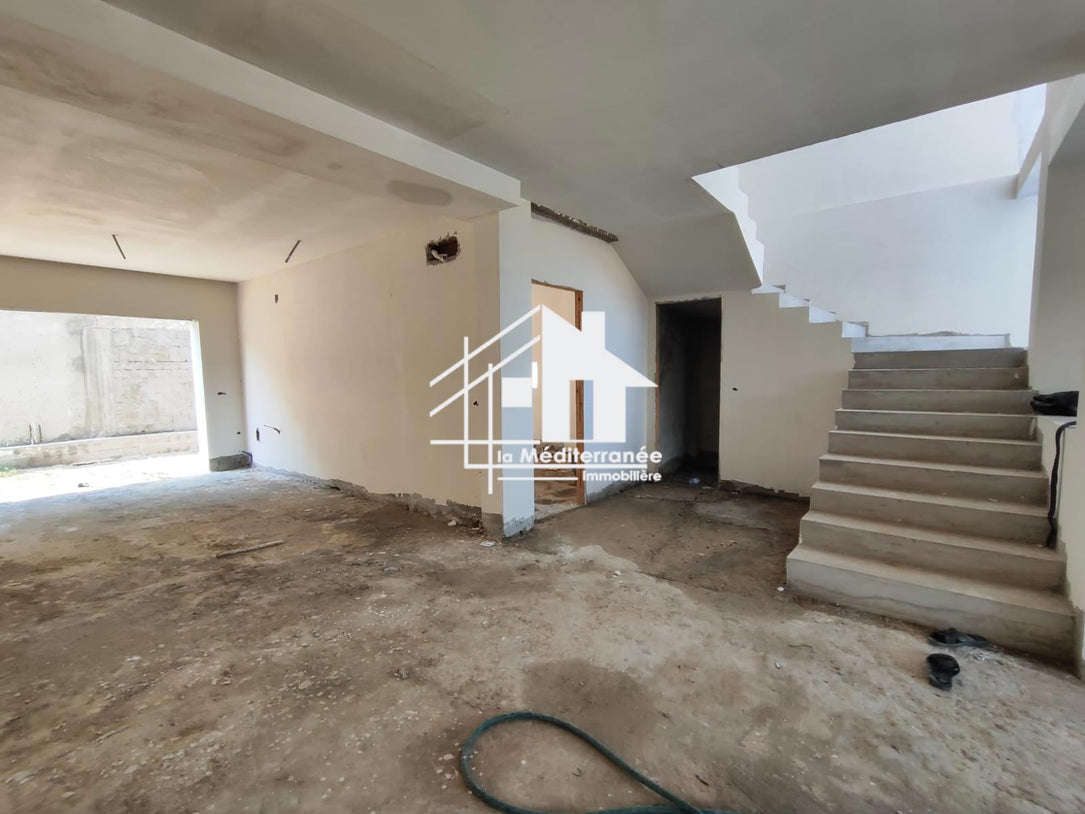 A vendre Villa Jumelée inachevé a la Soukra