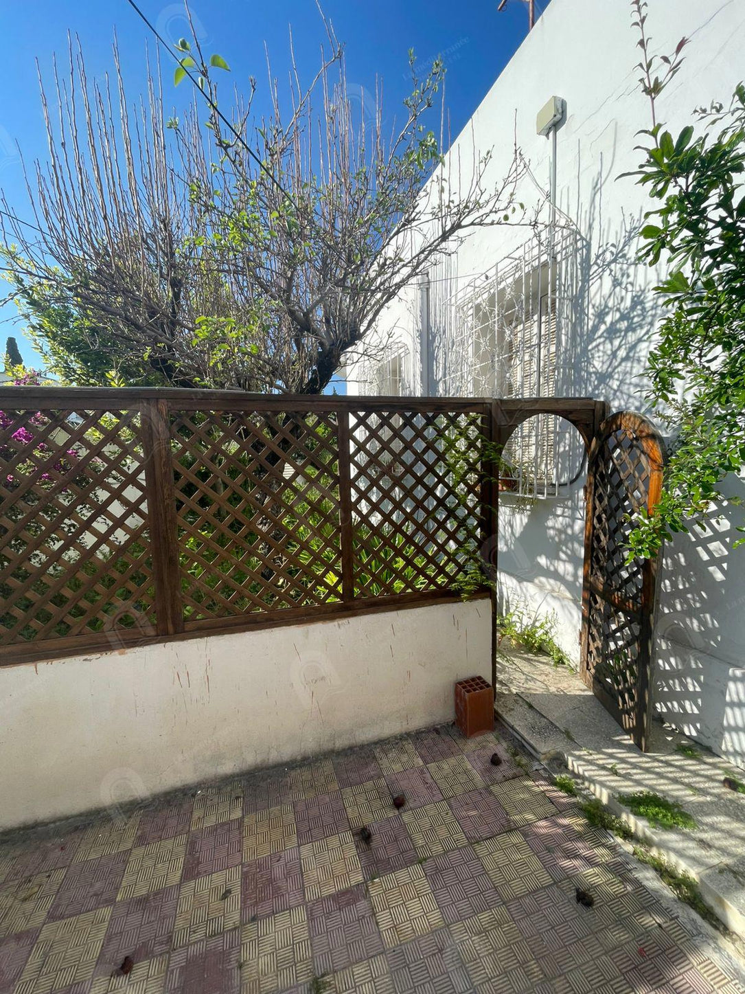 A vendre une villa 2S+1 indépendante  au bardo centre
