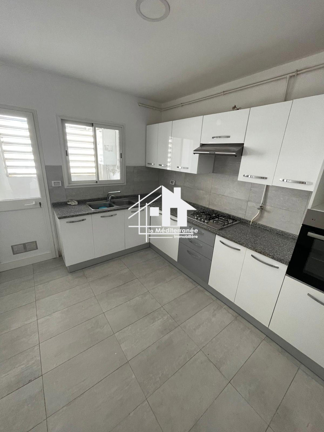 A louer appartement S+3 hst  à manouba