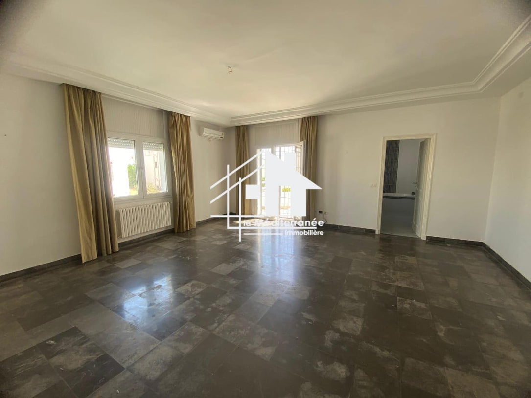 A louer villa S5 à la soukra