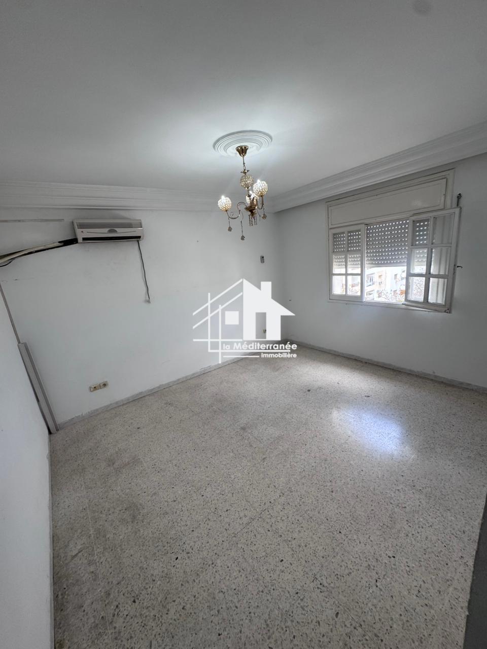 A louer appartement S+3 à El agba