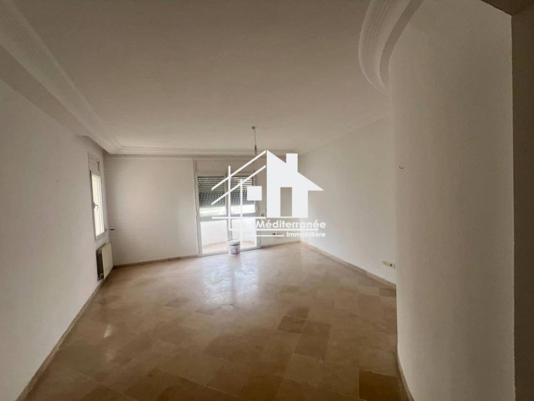 à louer un appartement s+3 à cité Ennasr