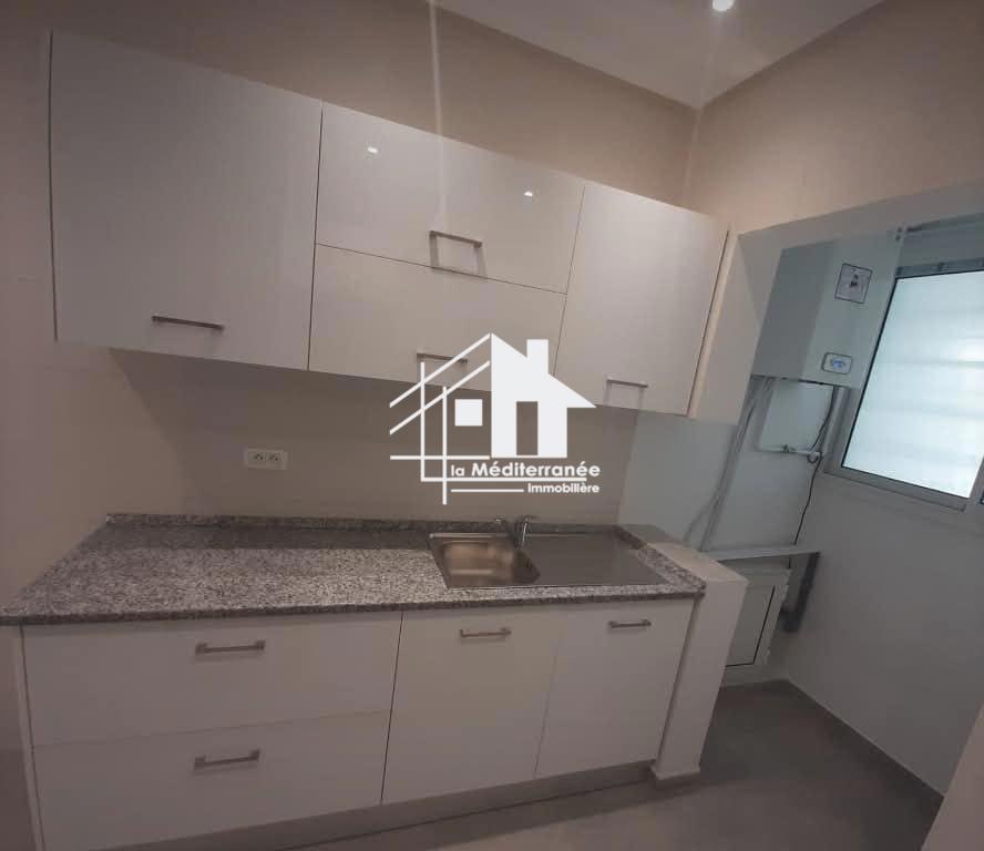 A louer un etage de villa s+2 à el manar 1