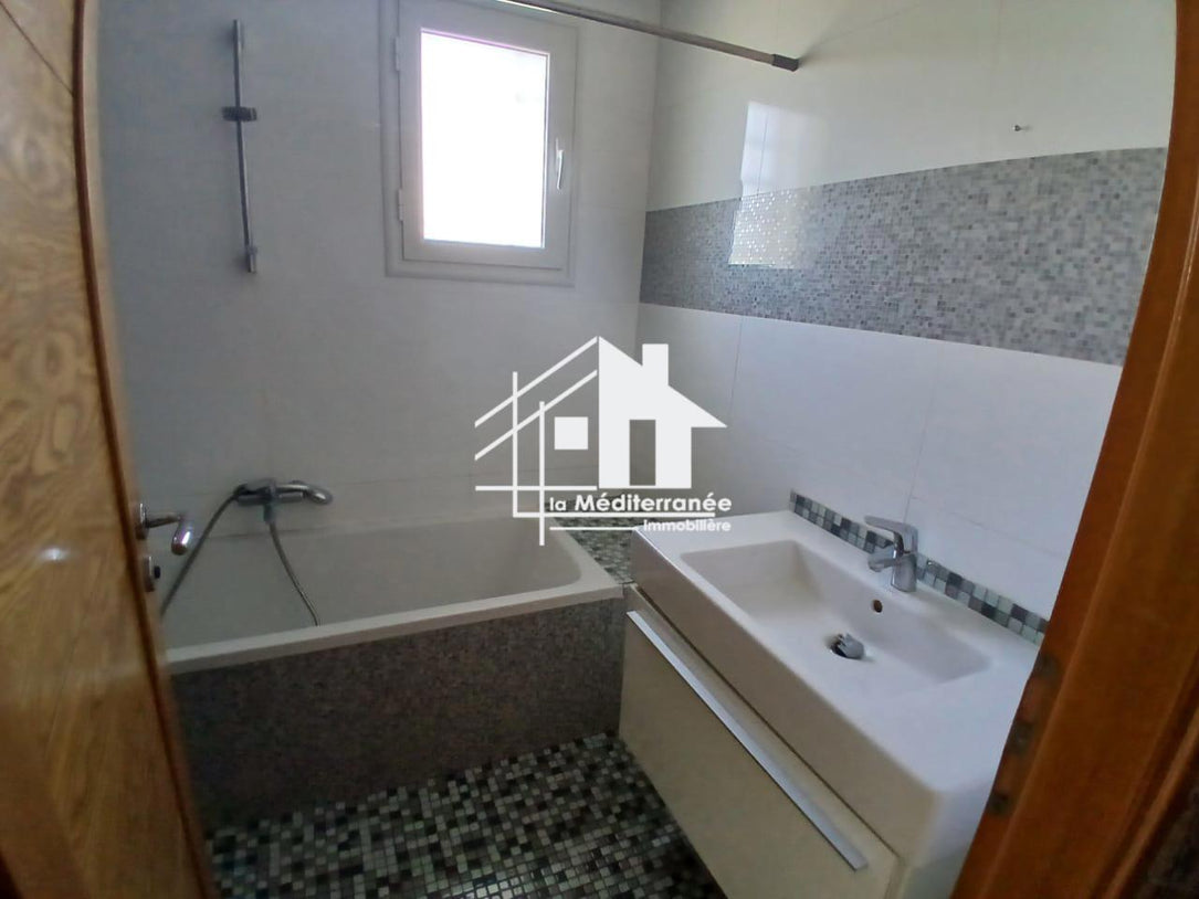 A louer triplex aux jardin de carthage