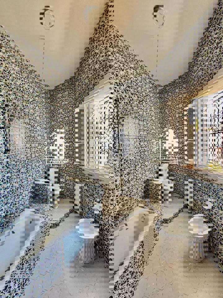 A louer villa S+5 à El Mana 1