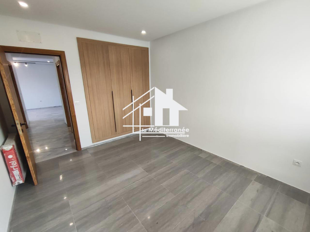 A louer un s+2 neuf à chotrana 1