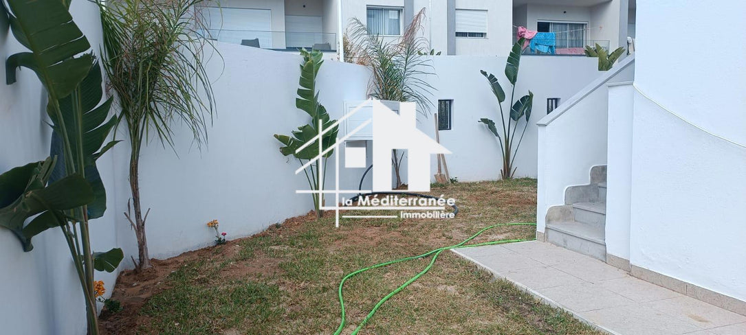 A louer un s+3 neuf avec jardin à chotrana1