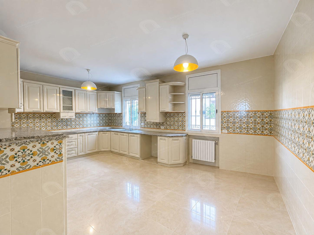 À louer Etage de villa au rdc à Jardin de l'Aouina